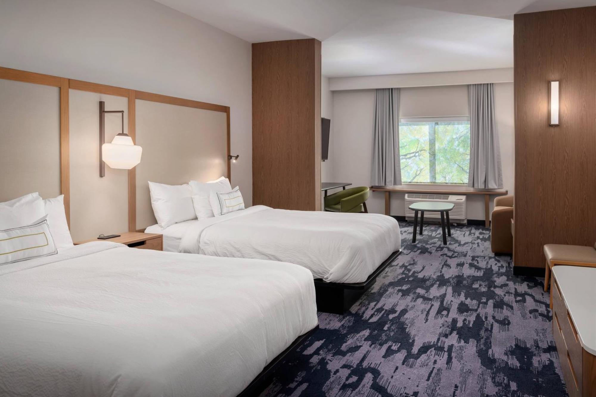 Hotel Fairfield & Historic Downtown 3*
