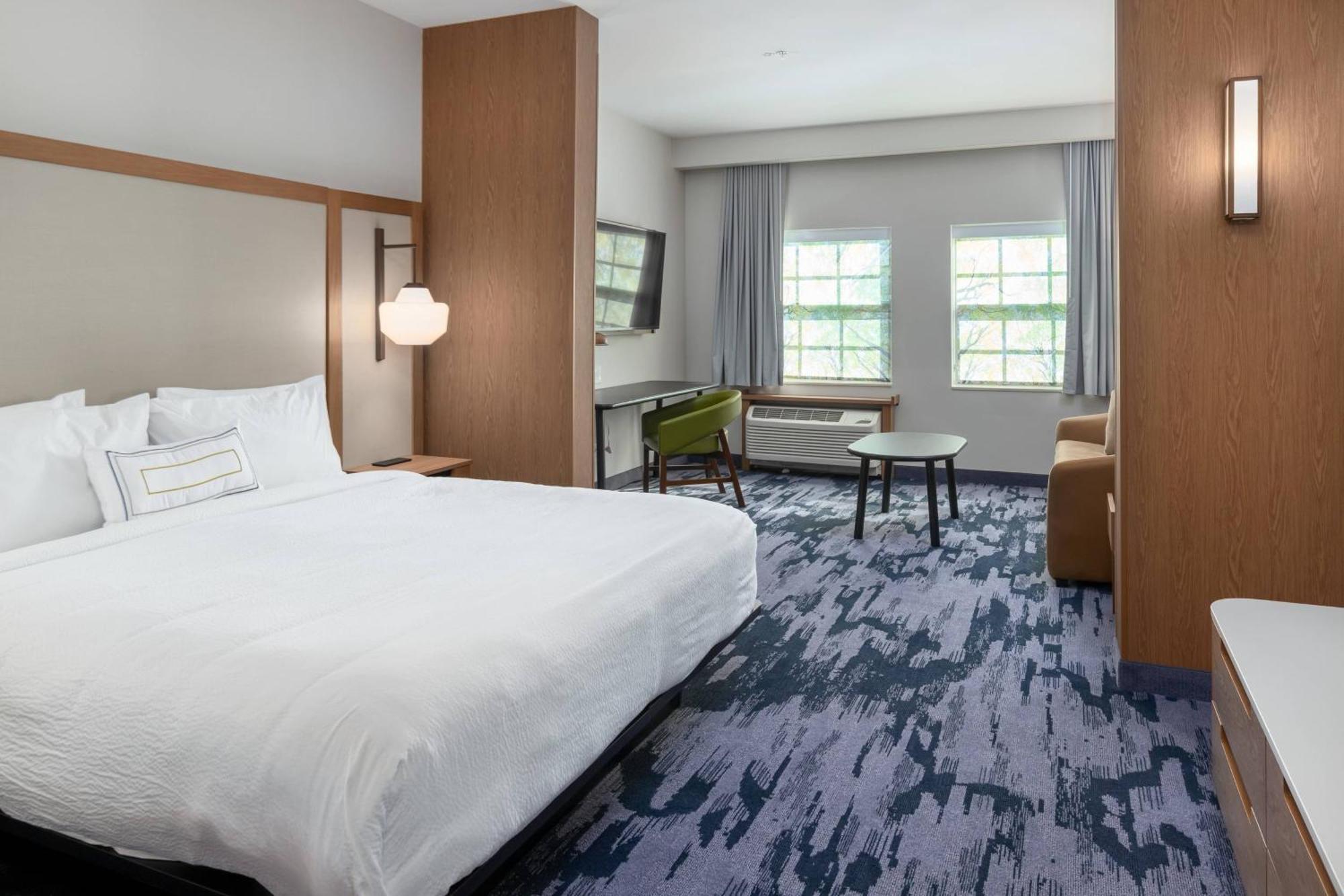 Hotel Fairfield & Historic Downtown 3*
